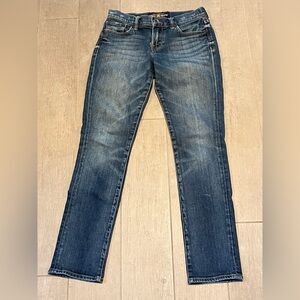 Women’s lucky brand jeans.  Sweet n straight low rise style. Size 0/25.